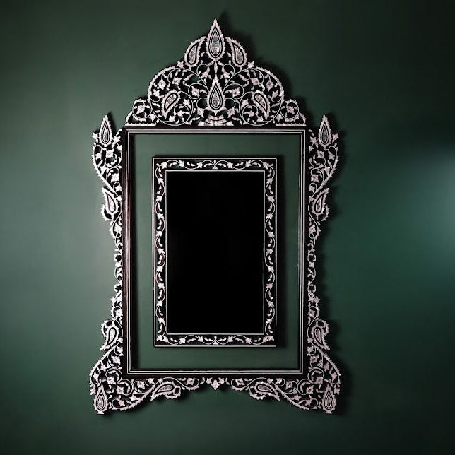 Handmade luxurious mirror with mother-of-pearl inlaid and lightened frame | Narjis collection