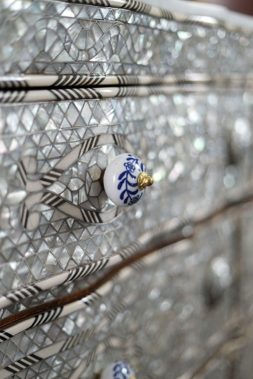 Taj Collection Console