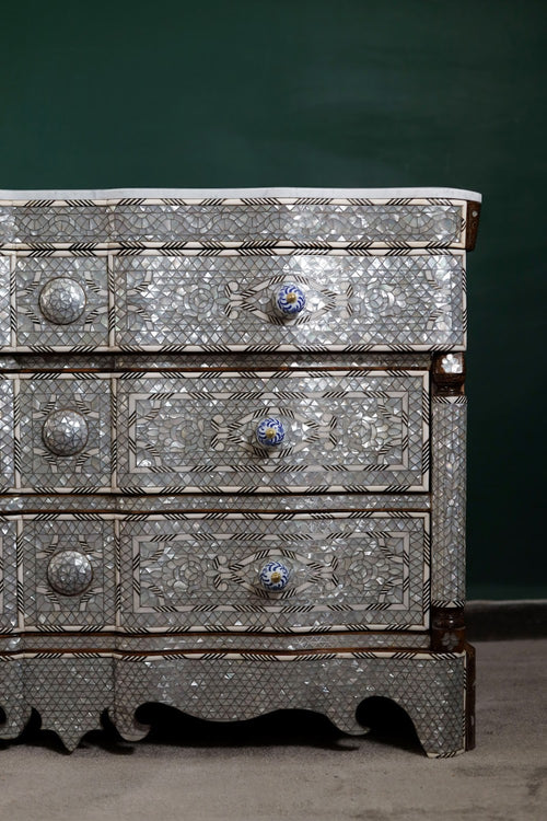 Taj Collection Console