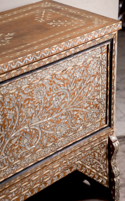 Eurus (Bride) Antique box