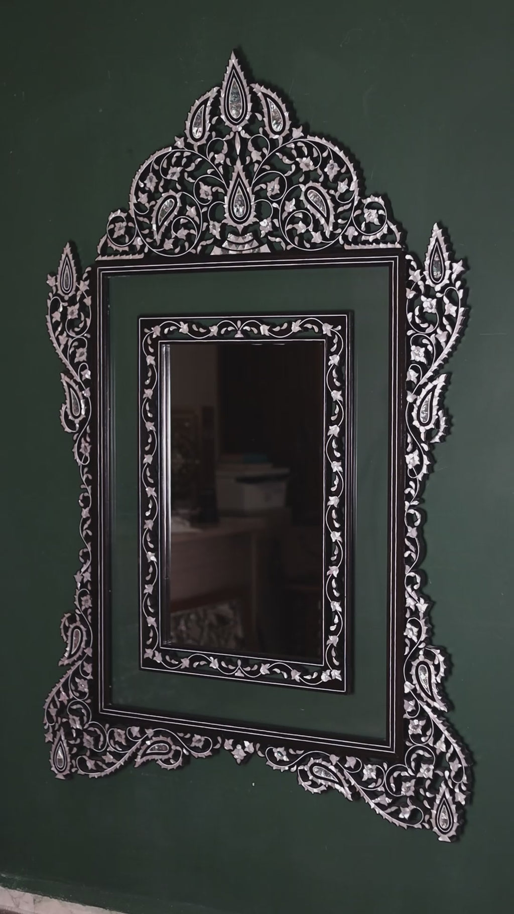 Handmade luxurious mirror with mother-of-pearl inlaid and lightened frame | Narjis collection